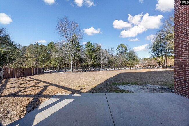 Building Photo - 120 Pinehurst Ct