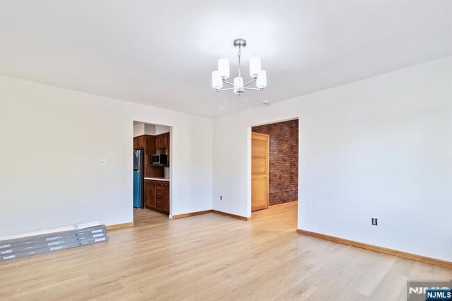 Building Photo - 48 Center