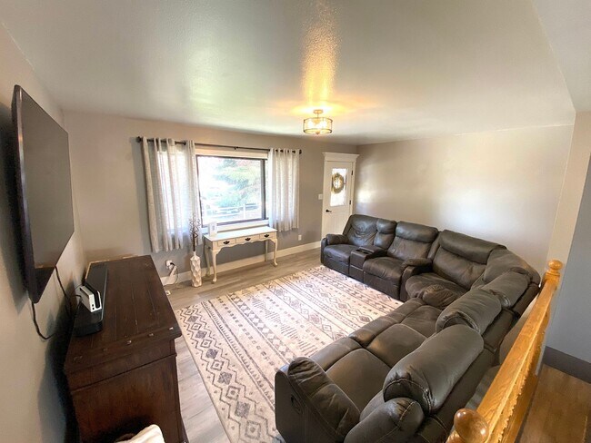Building Photo - Beautiful Upgraded house in Santaquin