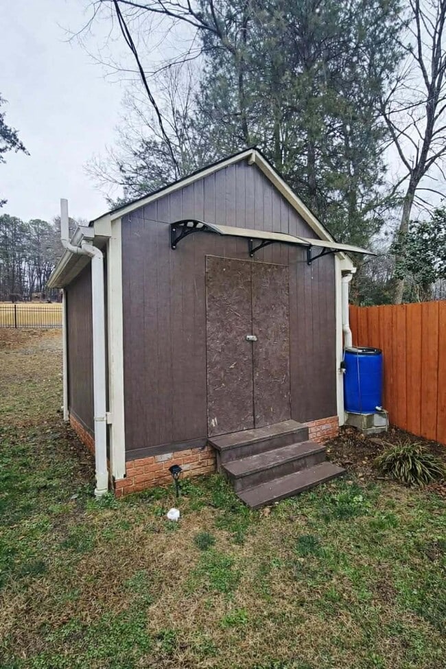 Building Photo - 7201 Cedarfield Rd