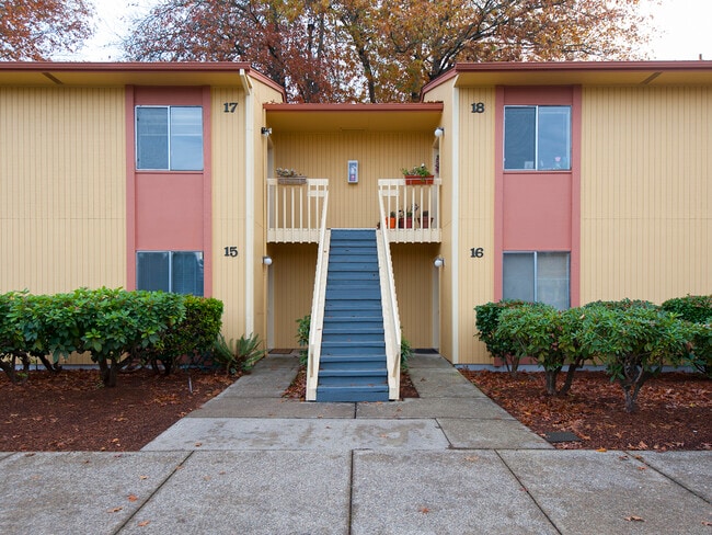 Building Photo - Countrywood Manor