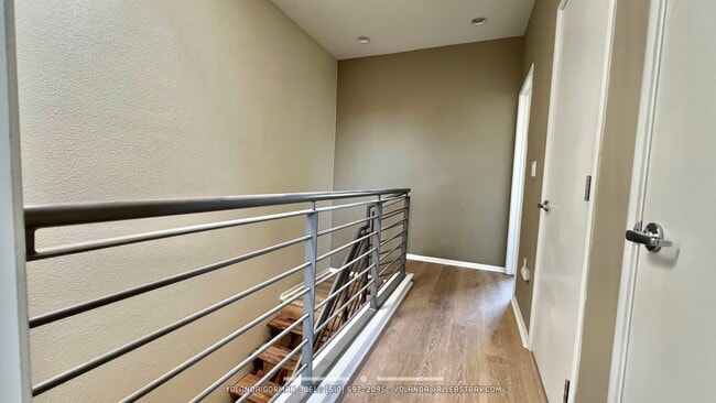 Building Photo - Stylish and modern loft-like 2 bedroom 2.5 bath condo in an urban oasis!