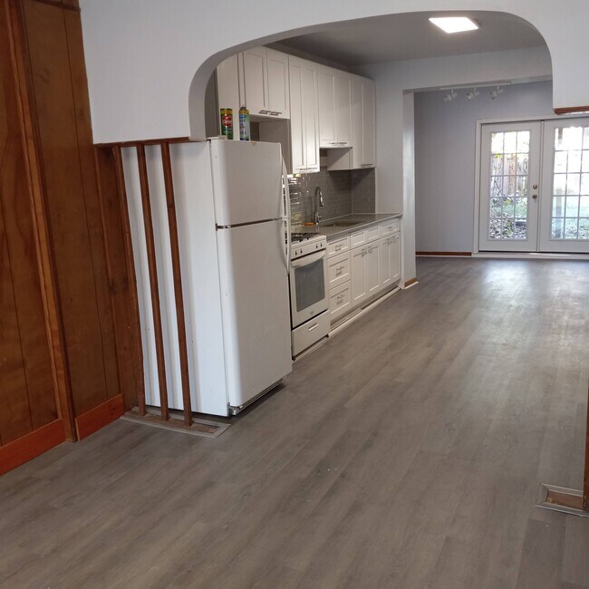 Building Photo - 317 19th St