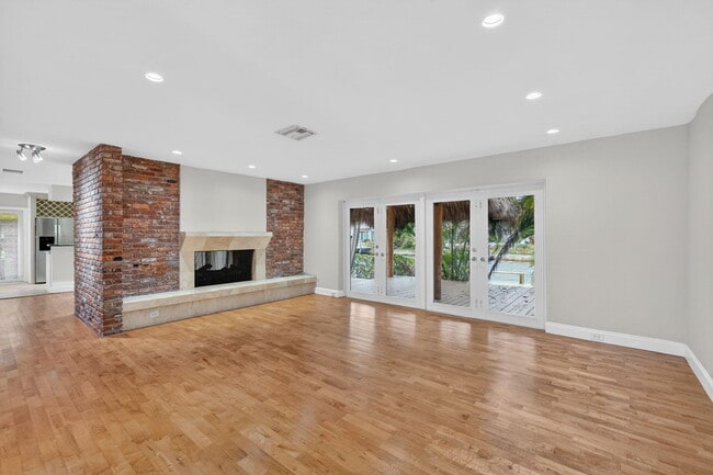 Building Photo - 2213 NE 16th St