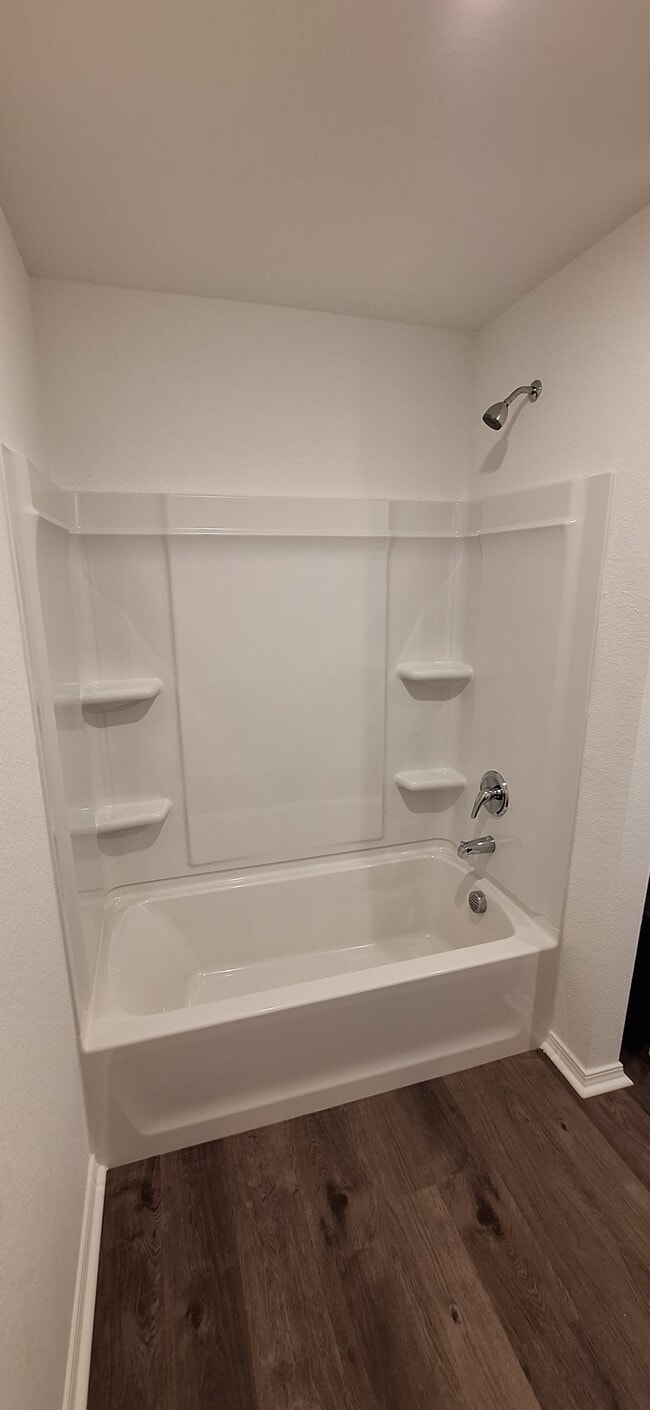 Building Photo - 38 10 Point Ln