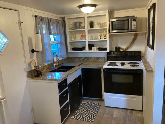 Building Photo - 405 W Aspen Ave