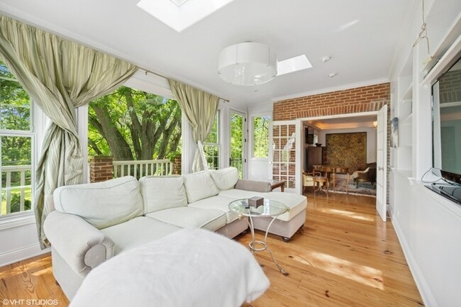 Building Photo - 82 Woodley Rd