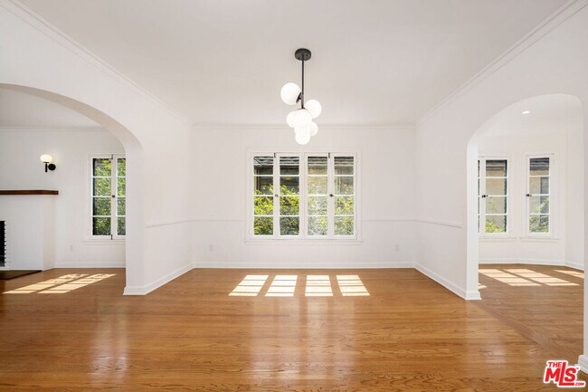 Building Photo - 135 N Orange Dr