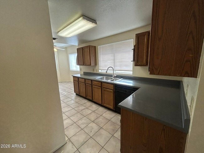 Building Photo - 2120 N Yucca Ct