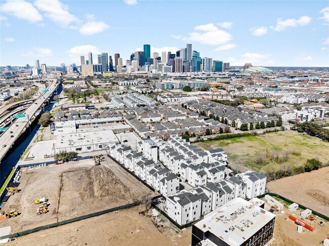 Building Photo - 1817 Elite Dr