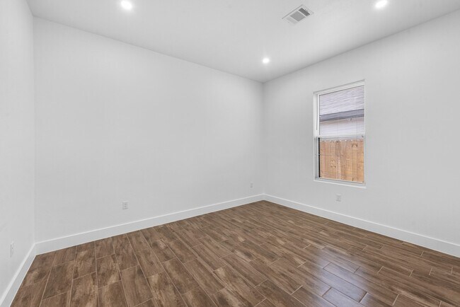 Building Photo - 323 Rd 5840