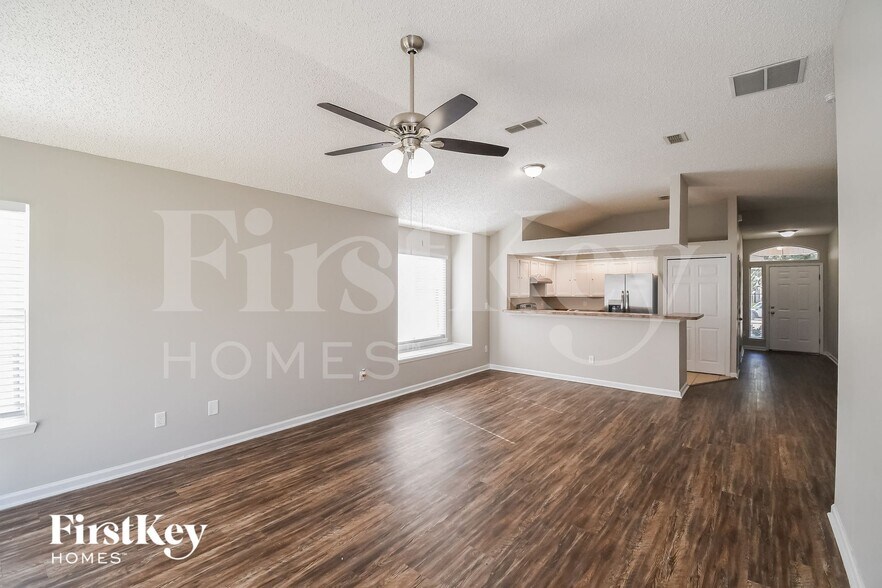 Building Photo - 2956 Centerwood Dr N