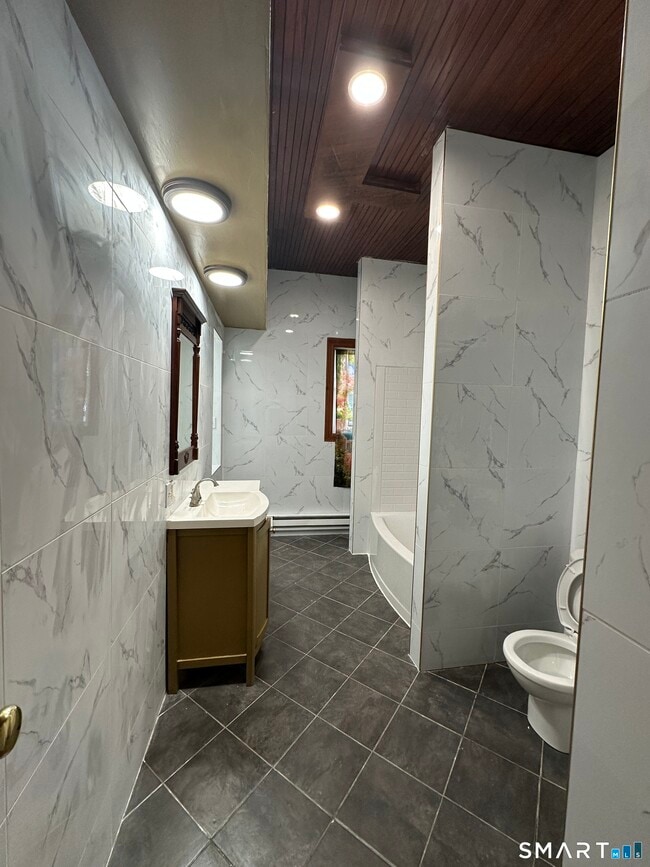 Building Photo - 48 Hunters Ave