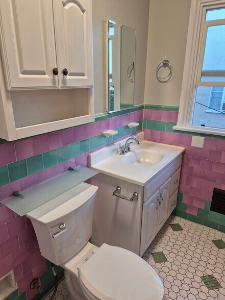 Building Photo - 861 N Alexandria Ave