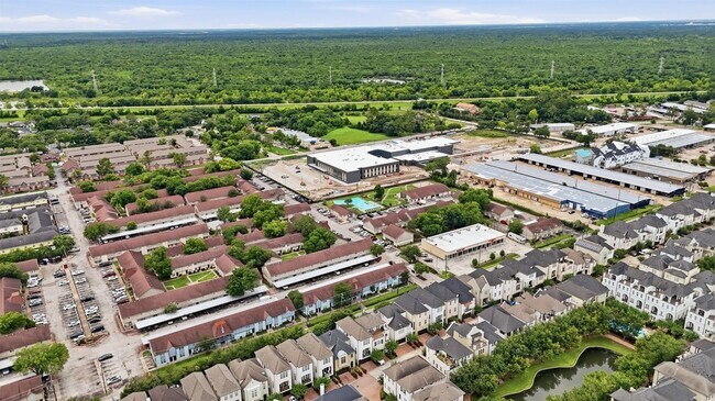 Building Photo - 1665 Upland Lakes