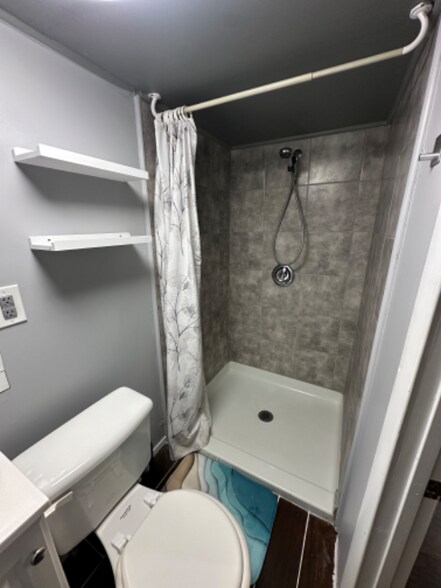 Building Photo - 6913 Cocos Dr