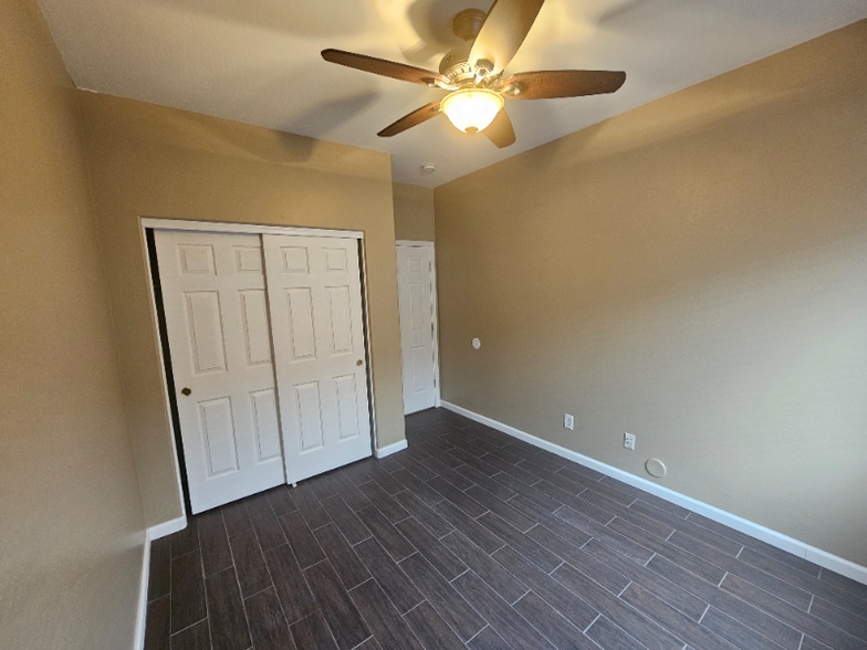 Building Photo - 5623 S 54th Dr