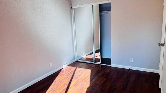 Building Photo - Charming 3BR/1.5BA Townhouse in Pleasanton...