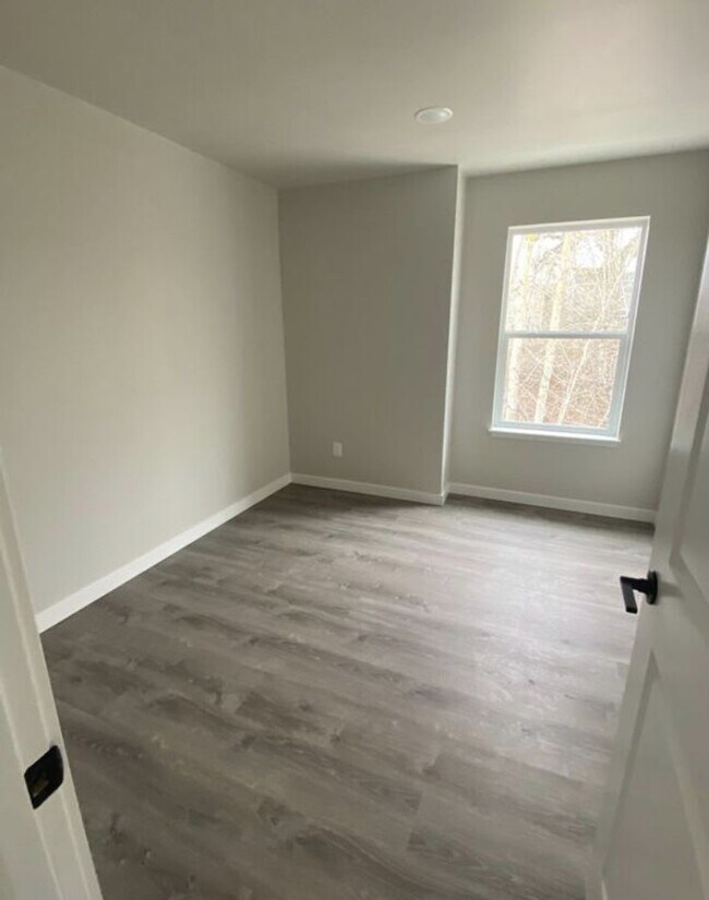 Building Photo - Modern 3-Bedroom Home Backing to Greenbelt in Meridian!