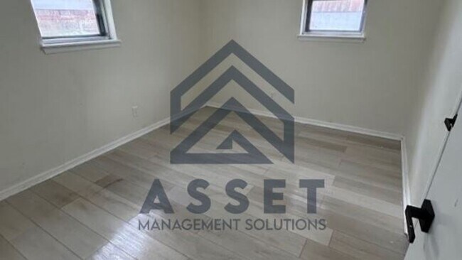 Building Photo - 5 Bedroom Home Available For Lease or Rent to Own!