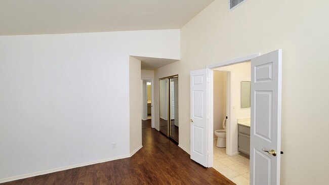 Building Photo - 9725 Sierra Mesa Ave