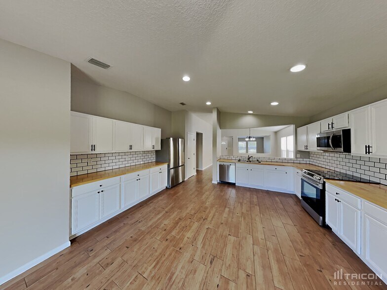 Building Photo - 75013 Brookwood Dr