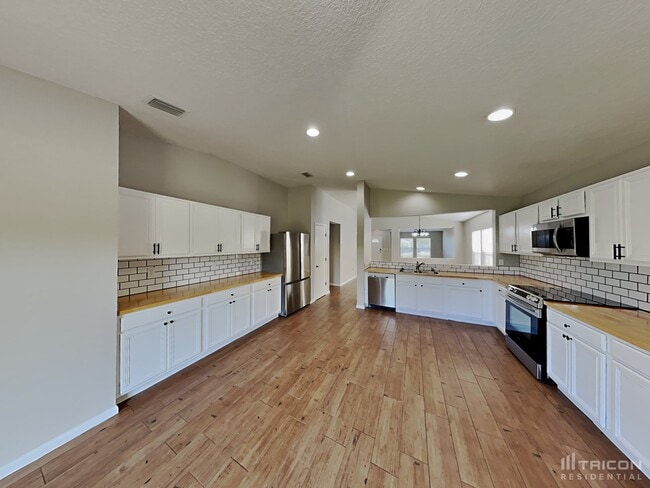 Building Photo - 75013 Brookwood Dr
