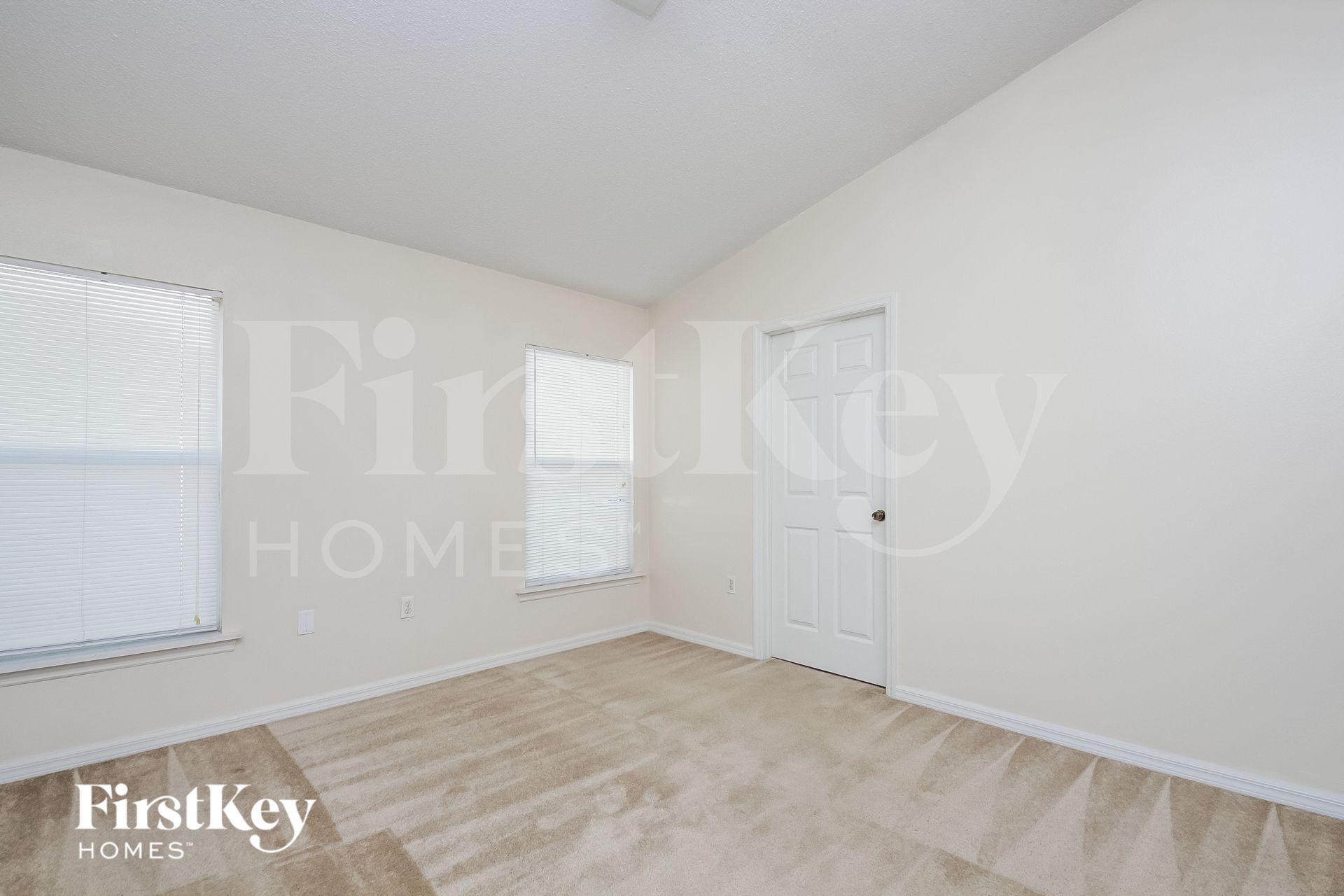 Building Photo - 424 Dove Dr