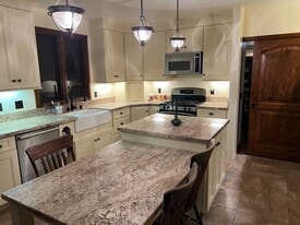 Building Photo - 2034 Gillespie St