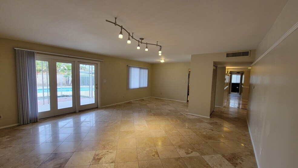 Building Photo - 1328 E Hermosa Dr