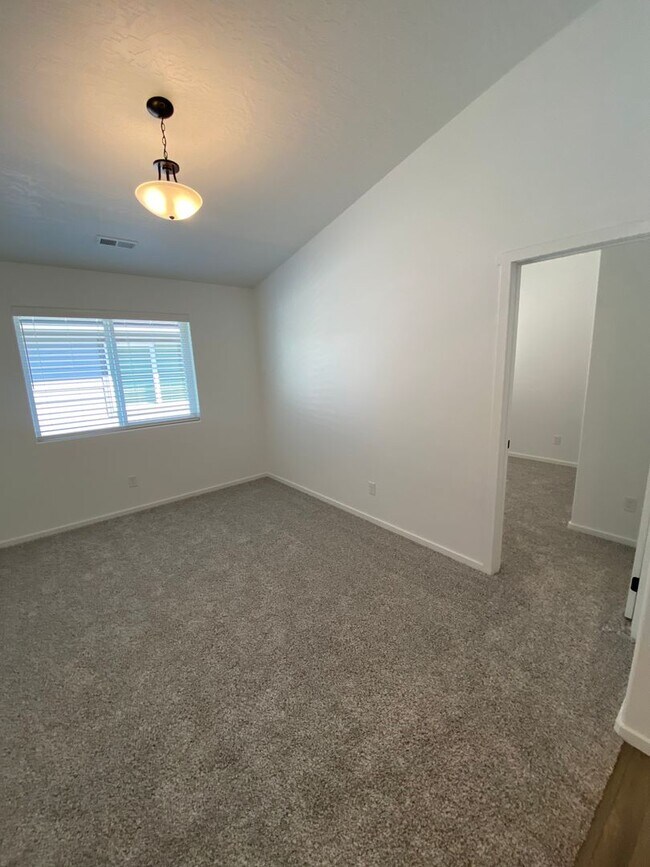 Building Photo - New Construction 3 Bed, 2 Bath House in Sp...