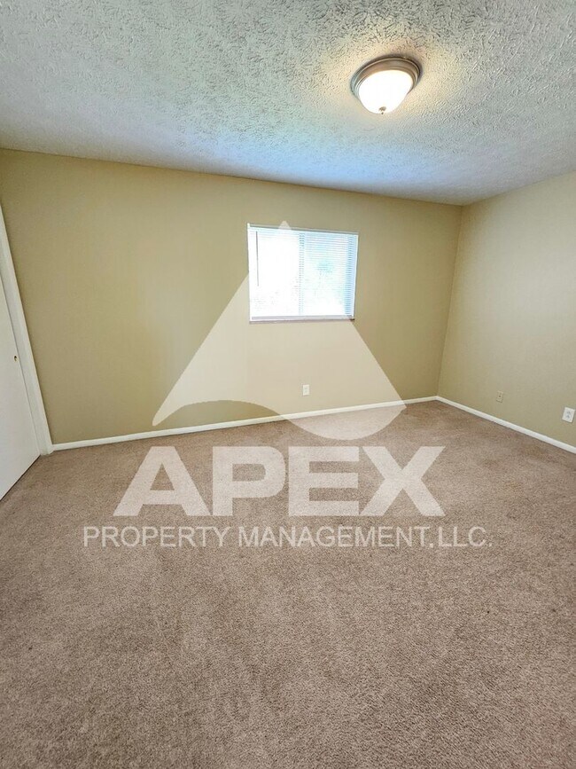 Building Photo - Spacious 1 Bd - 1Ba Apartment in North Kno...
