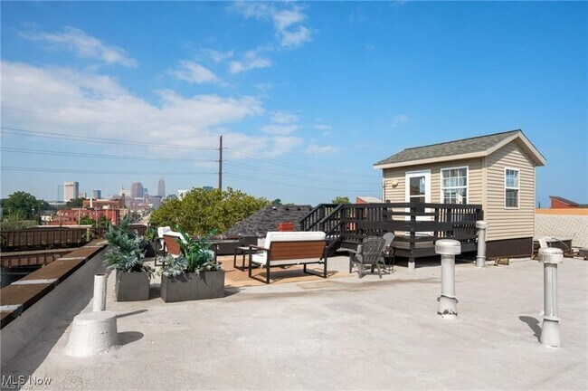 Building Photo - 1667 E 40th St