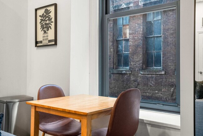 Building Photo - 209 9th St