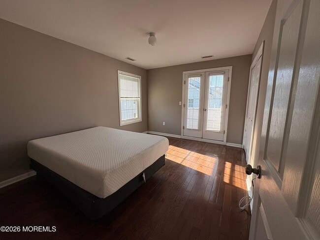 Building Photo - 406 9th Ave