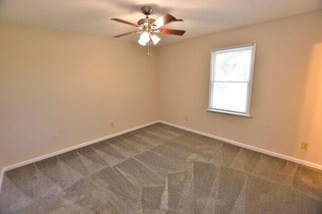 Building Photo - 728 Salisbury Dr