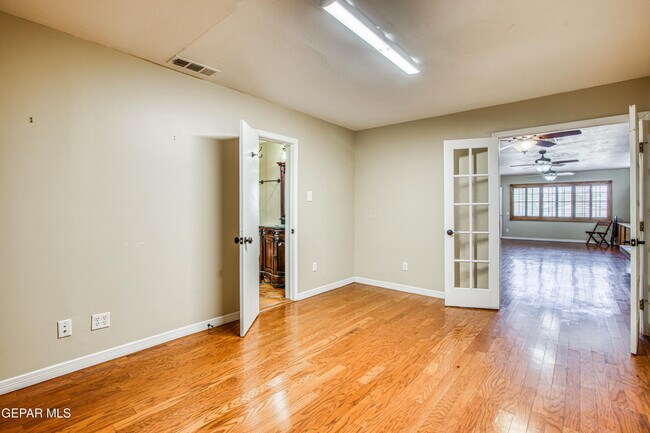 Building Photo - 1701 Elm St