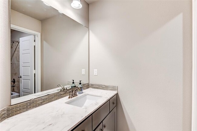 Building Photo - 405 Millard St
