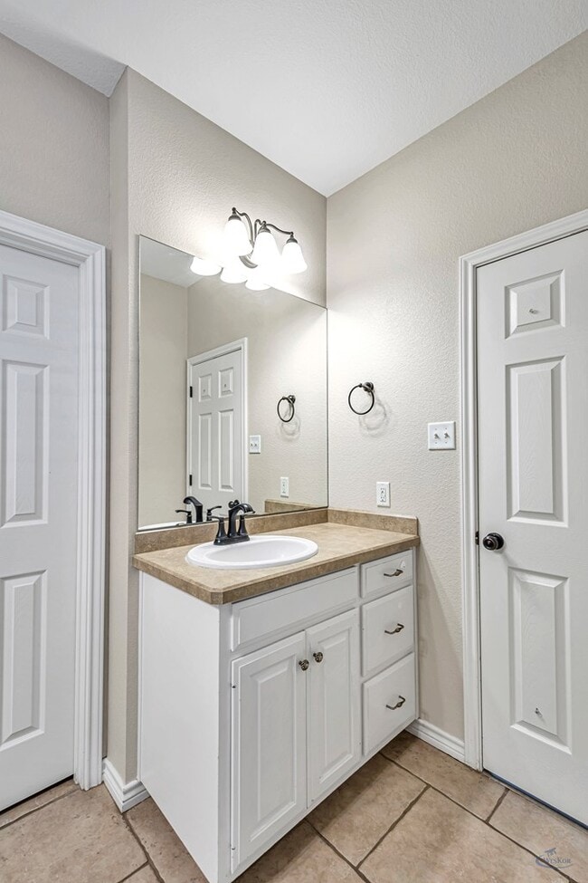 Building Photo - 5409 San Saba Ct