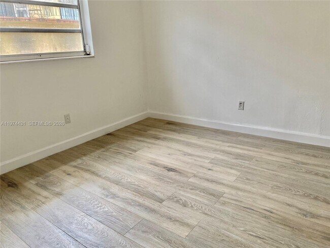 Building Photo - 380 E 35th St