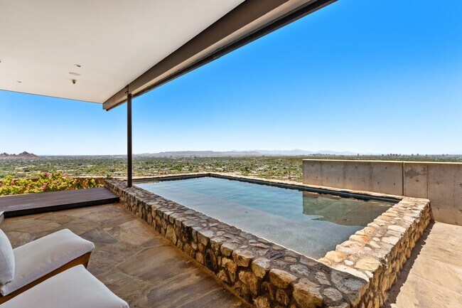 Building Photo - 4925 E Red Rock Dr
