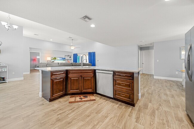 Building Photo - 1280 SW Kalevala Dr