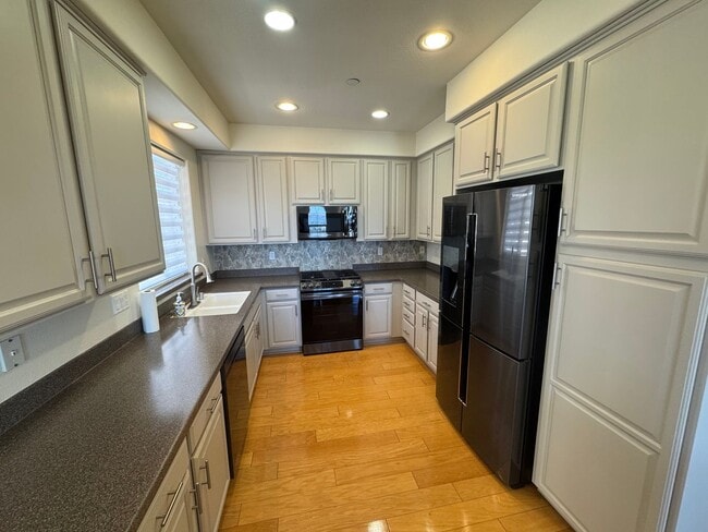 Building Photo - San Jose Communication Hills Luxurious 2 b...