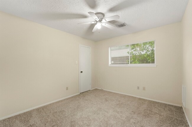 Building Photo - 423 Pickford Dr