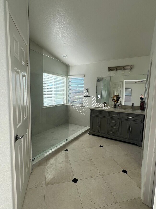 Building Photo - Beautifully Remodeled Poway Home