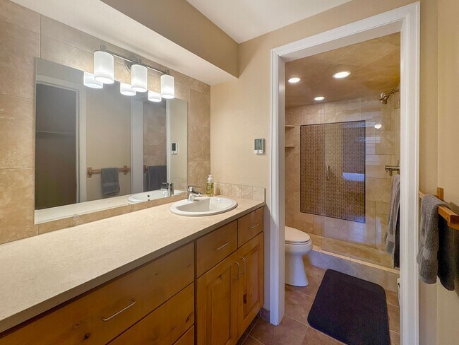 Building Photo - Move In Special! Furnished! Updated 3bed/3bath! 1 car garage! Heat included! Flexible lease terms!