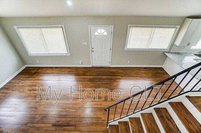 Building Photo - 717 Forest Dr