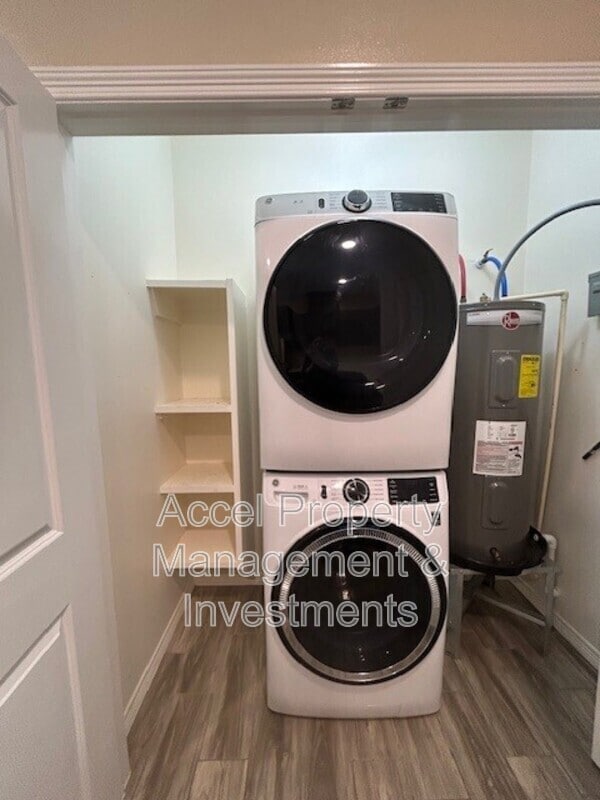 Building Photo - 1008 W La Pointe Ave