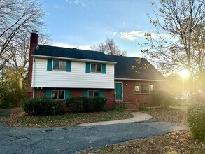 Building Photo - West End Regency Area