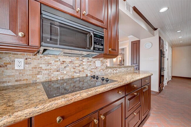 Building Photo - 6329 Del Monte Dr